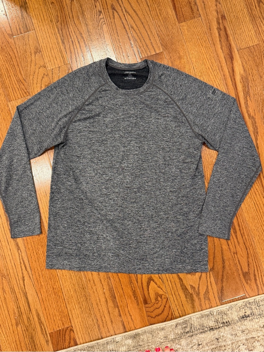 Men's Fabletics Long-Sleeve Raglan Athletic Neck Shirt - Gray